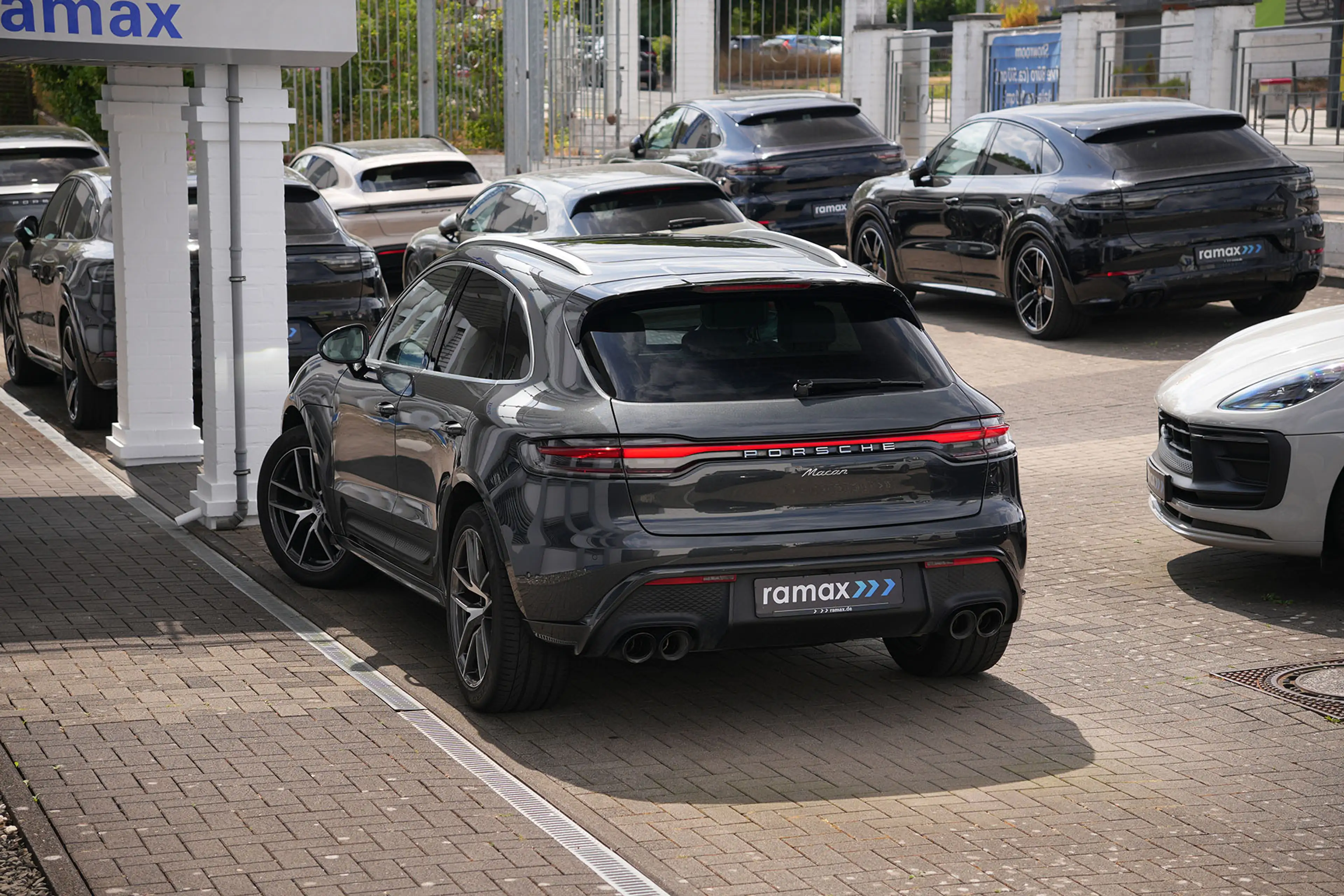 Porsche Macan MACAN LEDER KREIDE-ACC-LUFTF.-PANO-SPORTABGAS.-VOLL — photo 8