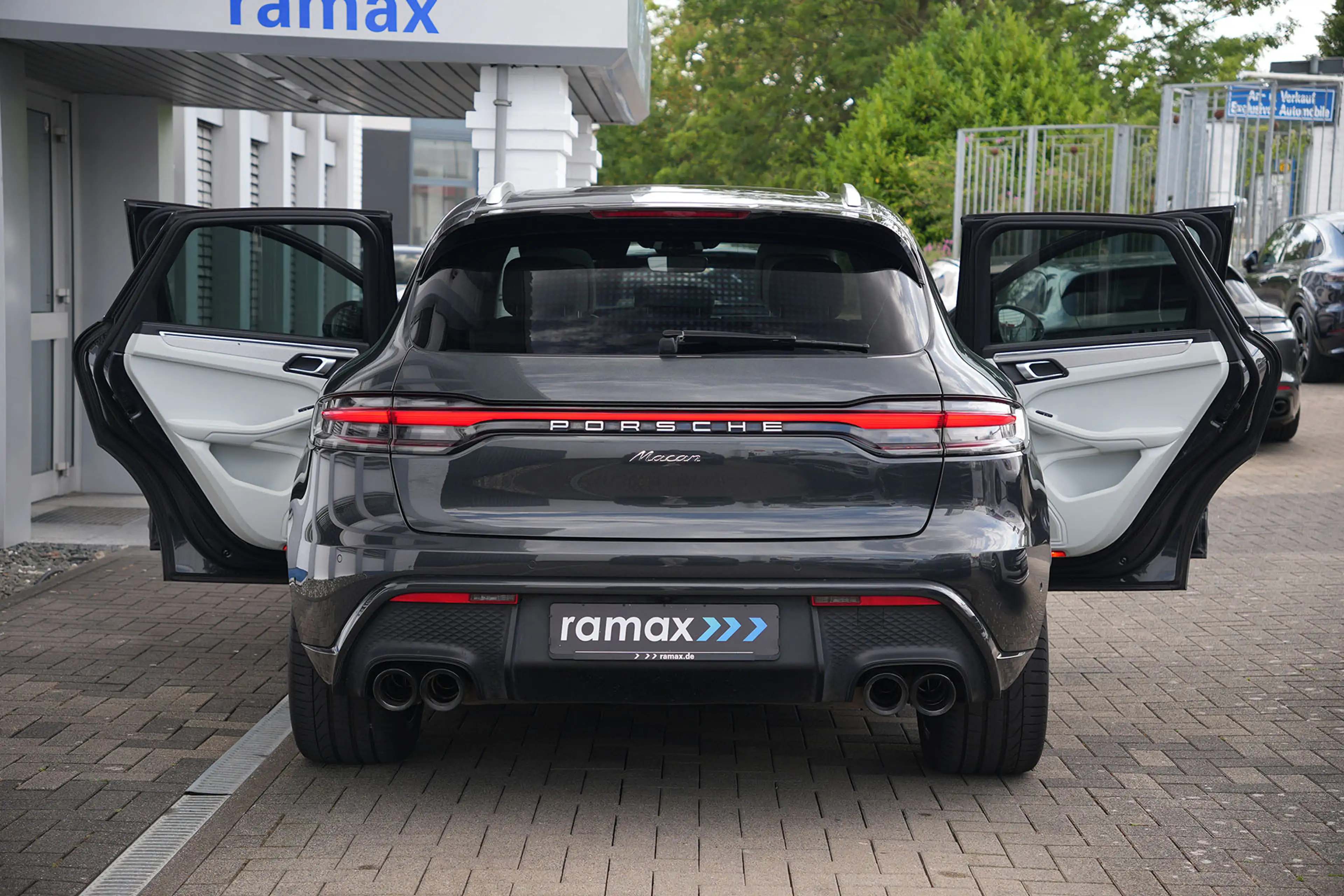 Porsche Macan MACAN LEDER KREIDE-ACC-LUFTF.-PANO-SPORTABGAS.-VOLL — photo 7