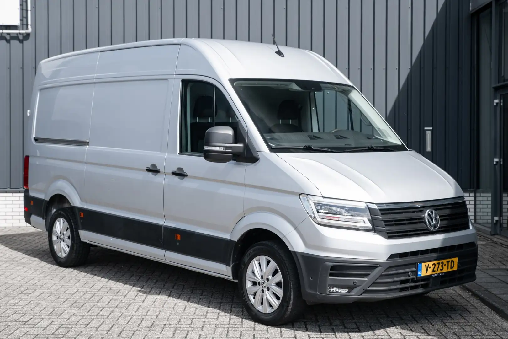 Volkswagen Crafter 35 2.0 TDI L3H2 DC Highline *Achteruitrij Camera* - 2