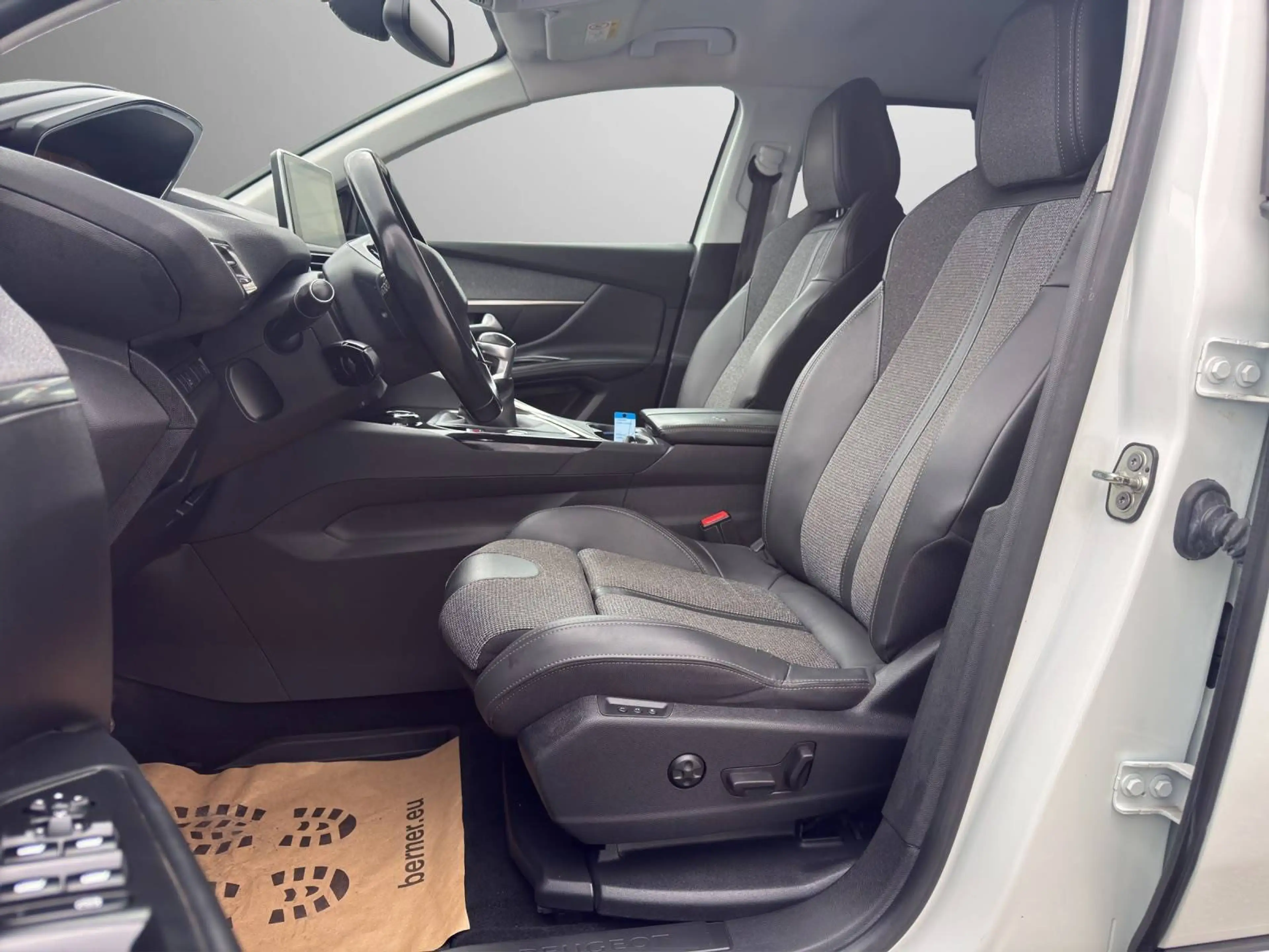 Peugeot 5008 5008 1,5 BlueHDI 130 S&S 6-Gang Allure — photo 11