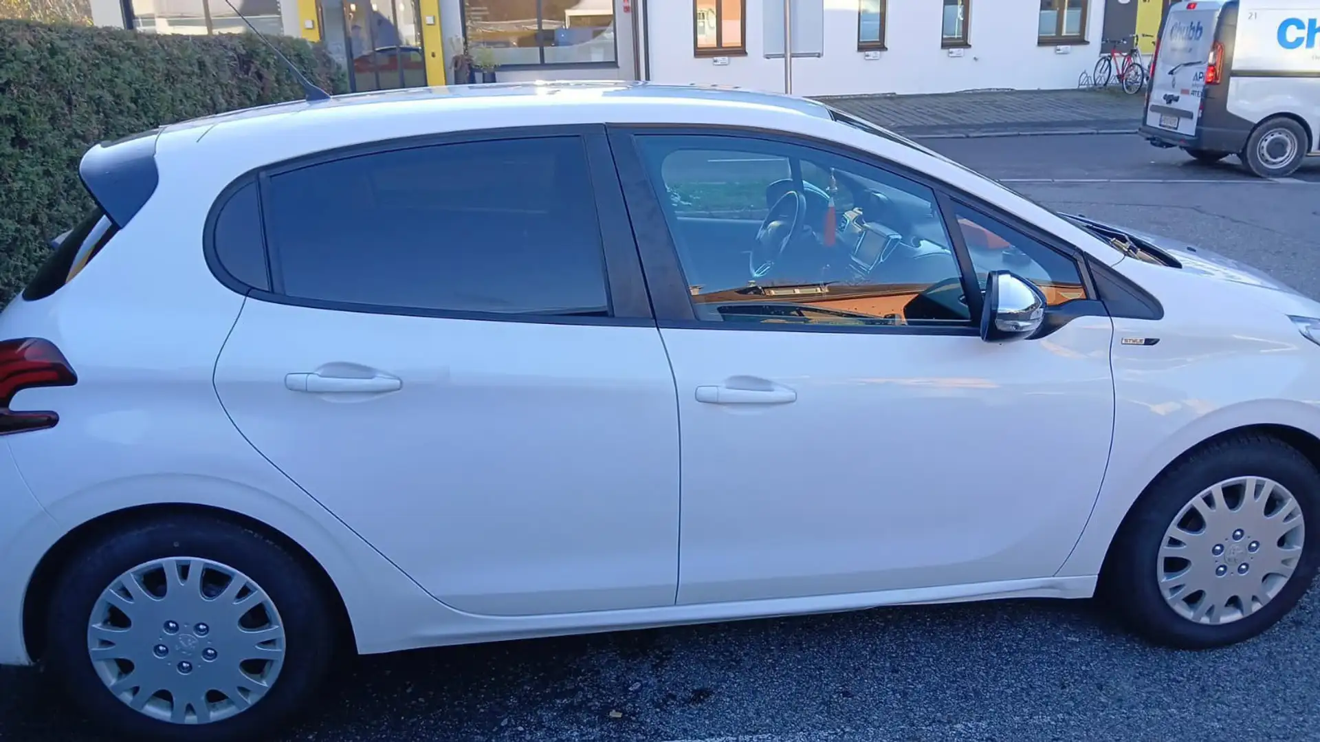 Peugeot 208 PureTech 82 Winter Edition Weiß - 2