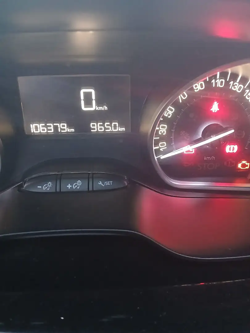 Peugeot 208 PureTech 82 Winter Edition Weiß - 1