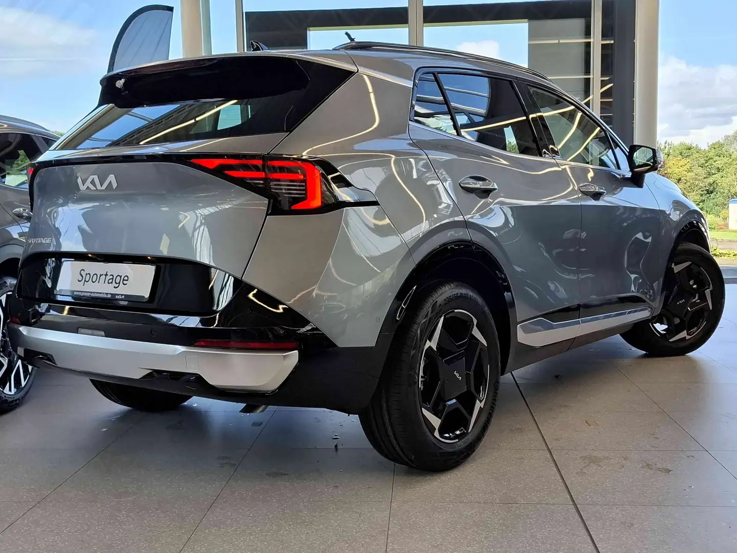 Kia Sportage FL 1.6 T-GDI SPIRIT+360°KAMER+NAV+PANO Grau - 2