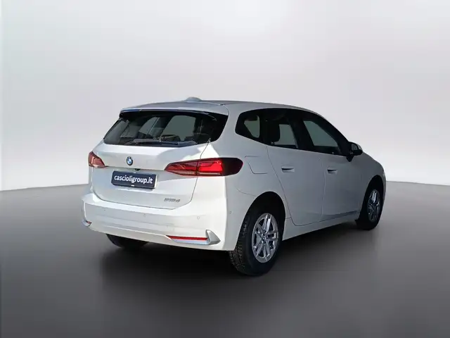 BMW 2 Series view 4