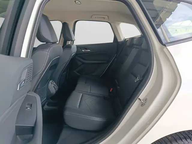 BMW 2 Series view 9