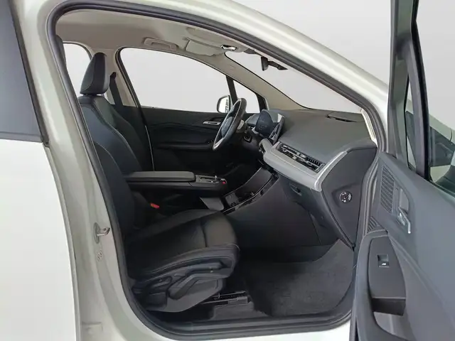 BMW 2 Series view 11
