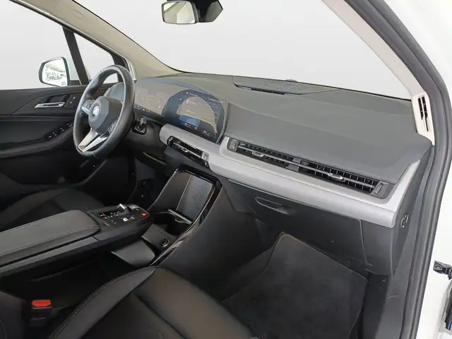 BMW 2 Series view 10