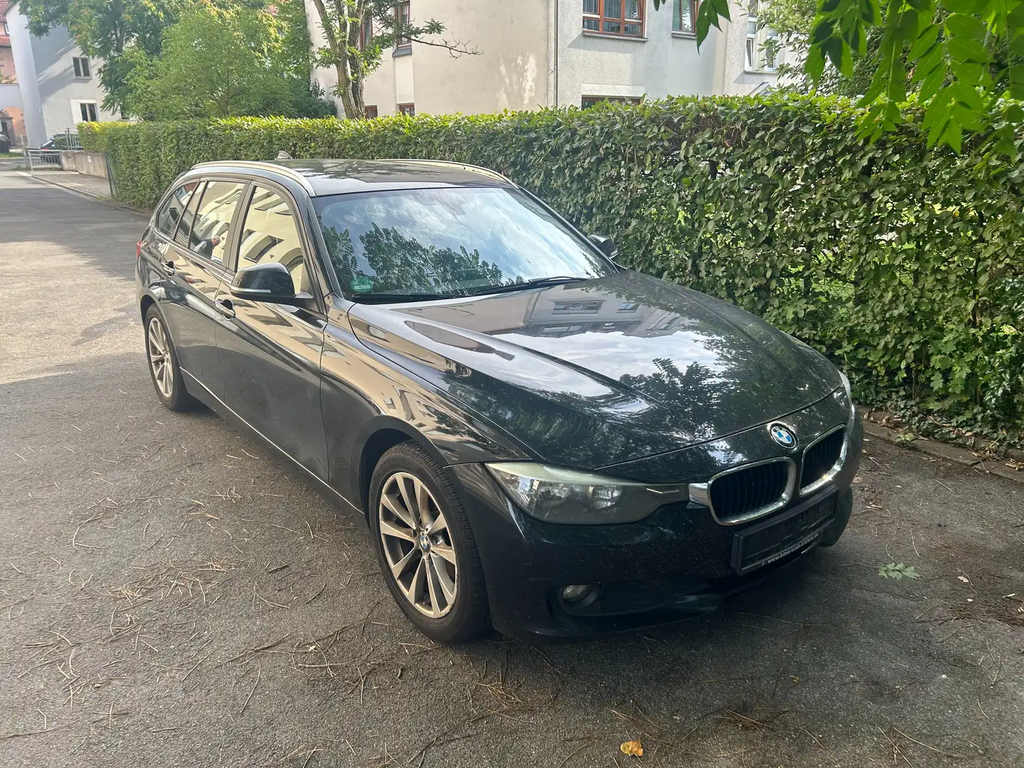 BMW 318 3er Touring Diesel 318d Touring crna - 2