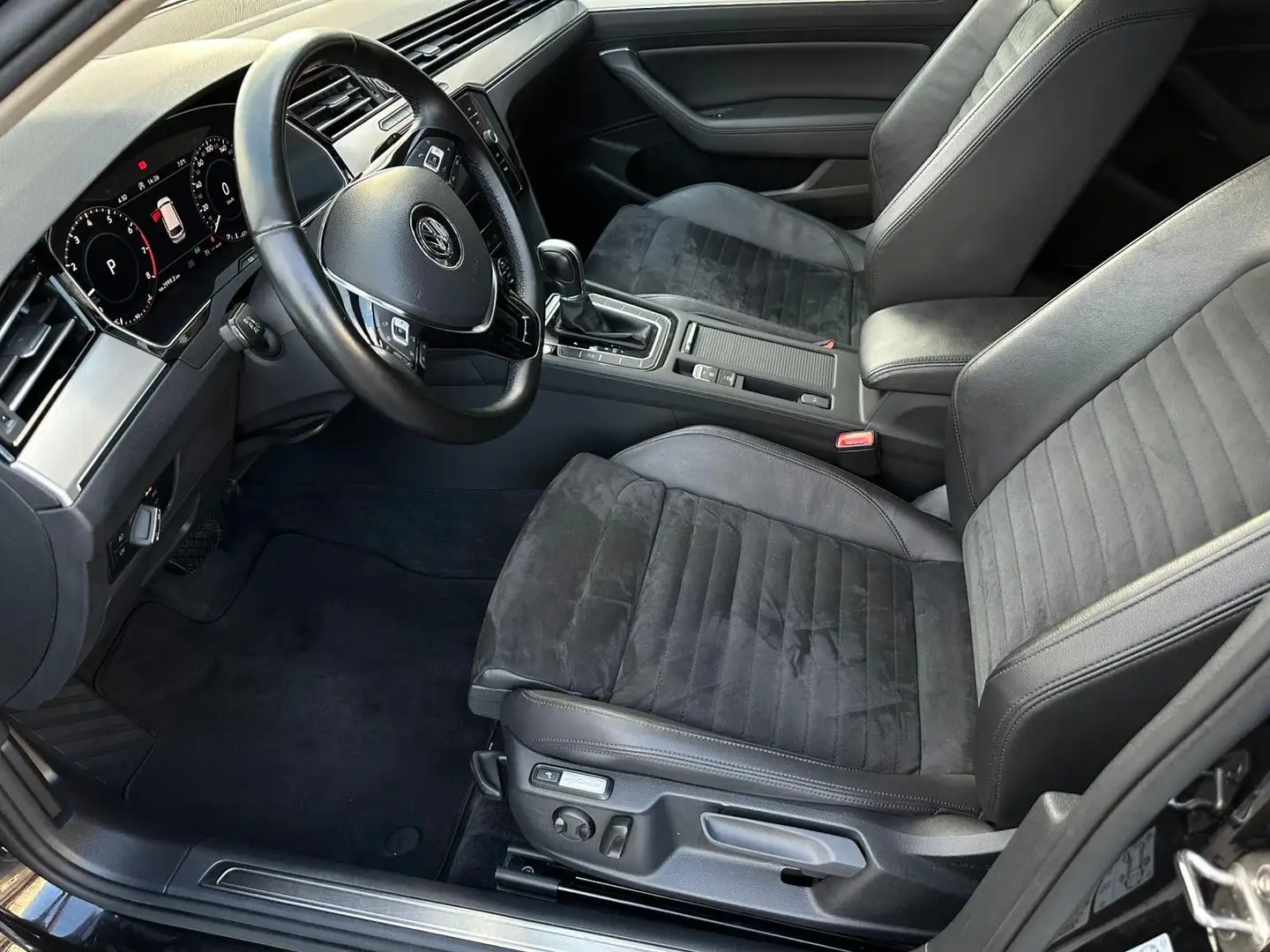 Volkswagen Passat Variant 1.8 TSI Highline LED ACC NAV KAM Schwarz - 2
