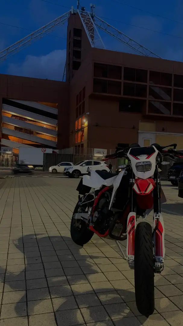 SWM SM 125 R ABS - 2