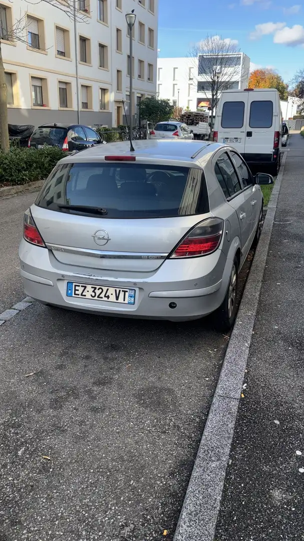 Opel Astra 1.9 CDTI DPF Cosmo Gris - 1