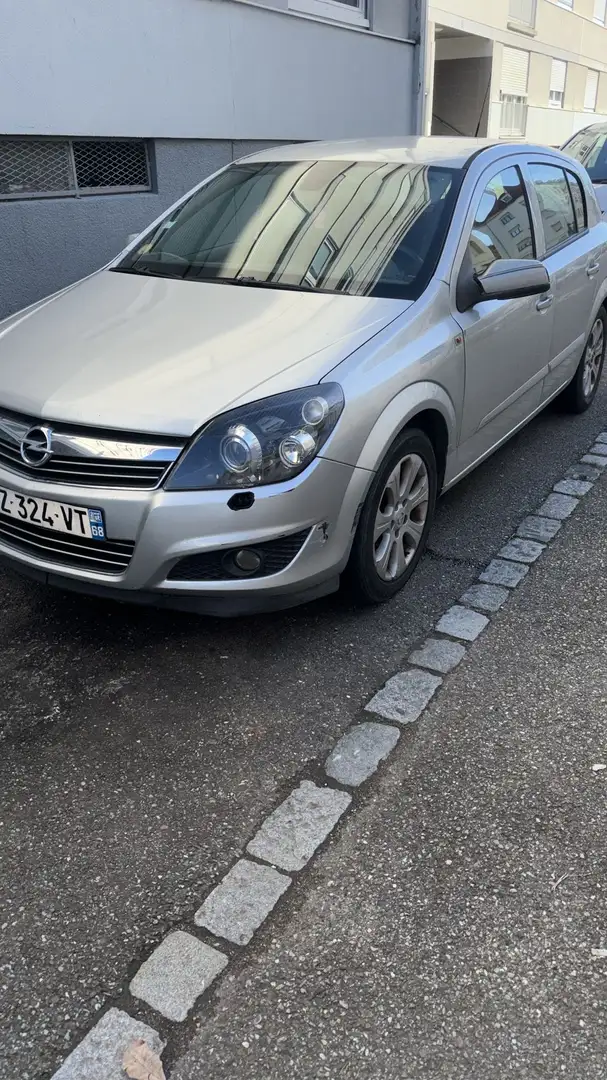 Opel Astra 1.9 CDTI DPF Cosmo Gris - 2