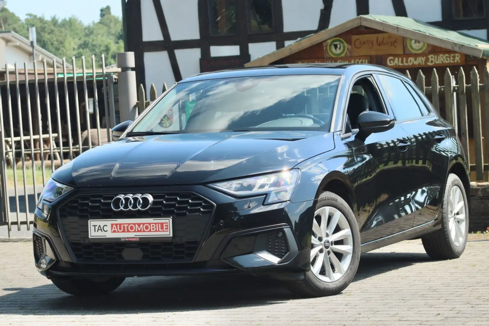 Audi A3 Spback 30 TFSI LED CarPlay Zwart - 1