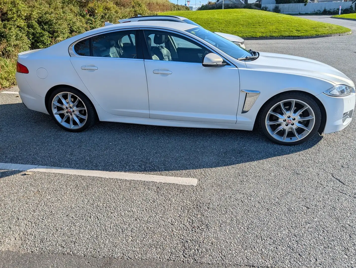 Jaguar XF XF 2.2 Diesel Weiß - 1