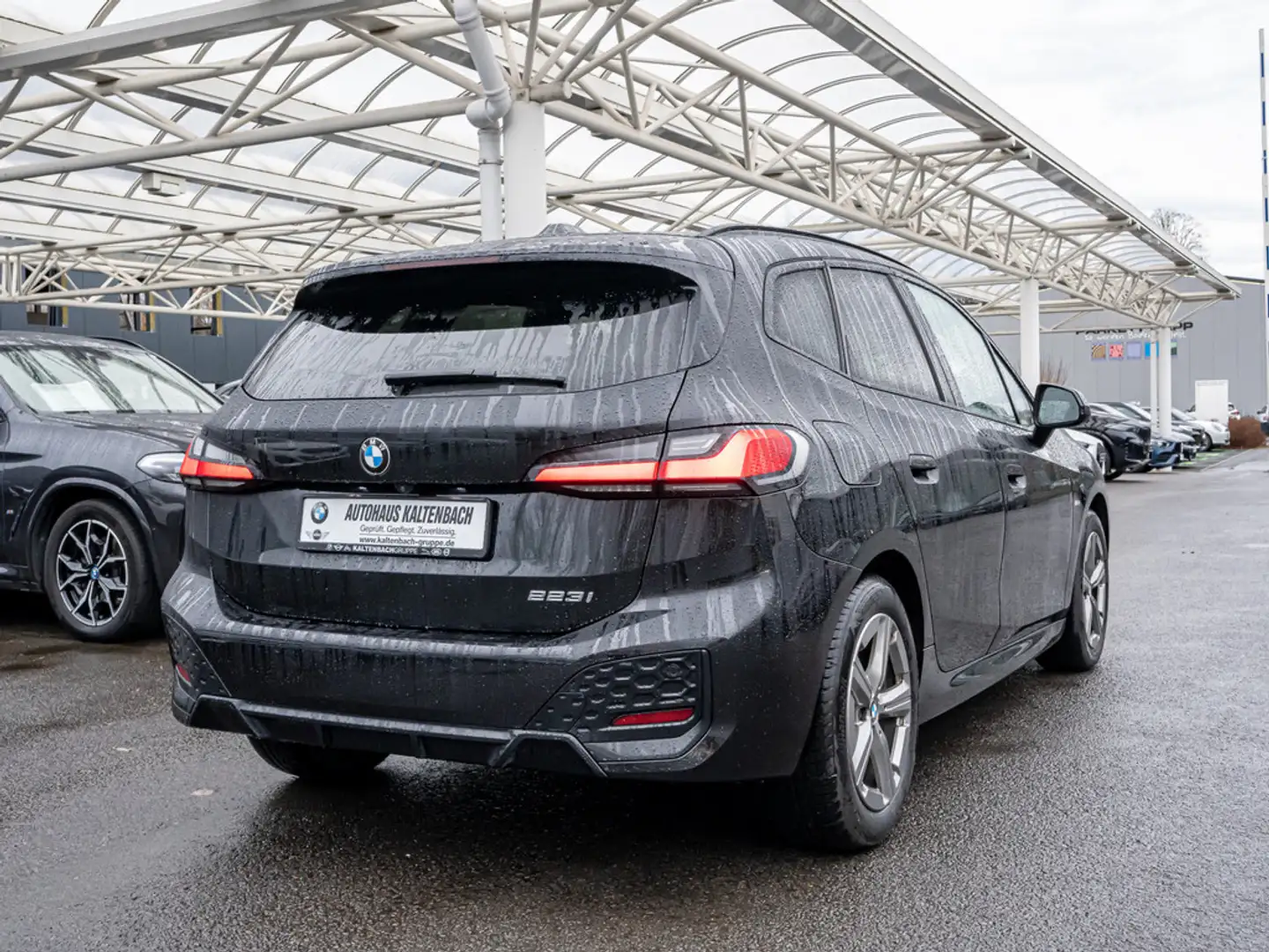 BMW 223 i Active Tourer M-Sport PANO AHK HUD 360° Schwarz - 2