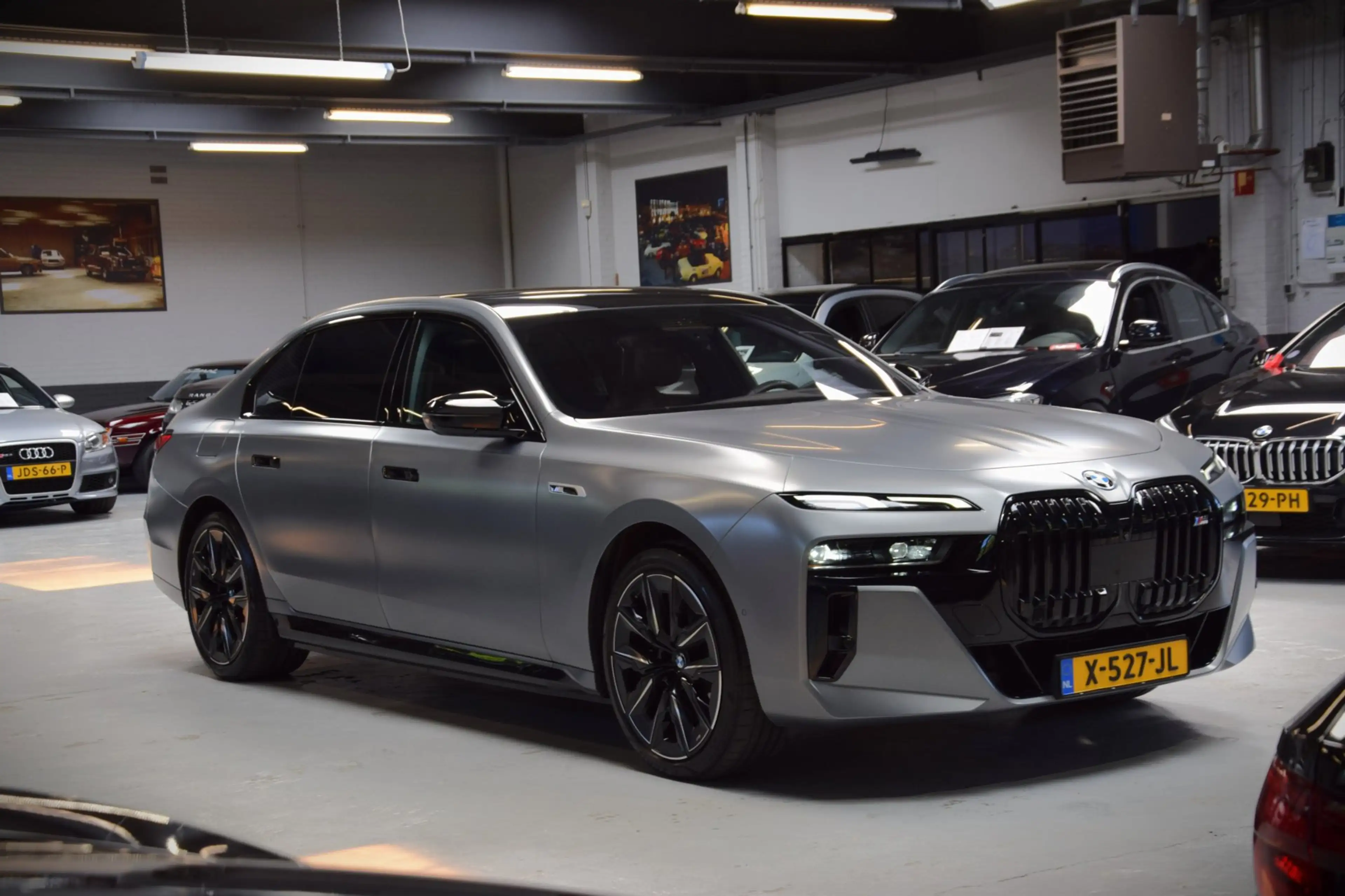BMW 760 7-serie M760e xDrive Navi|Massage|Theater Screen|A — photo 21