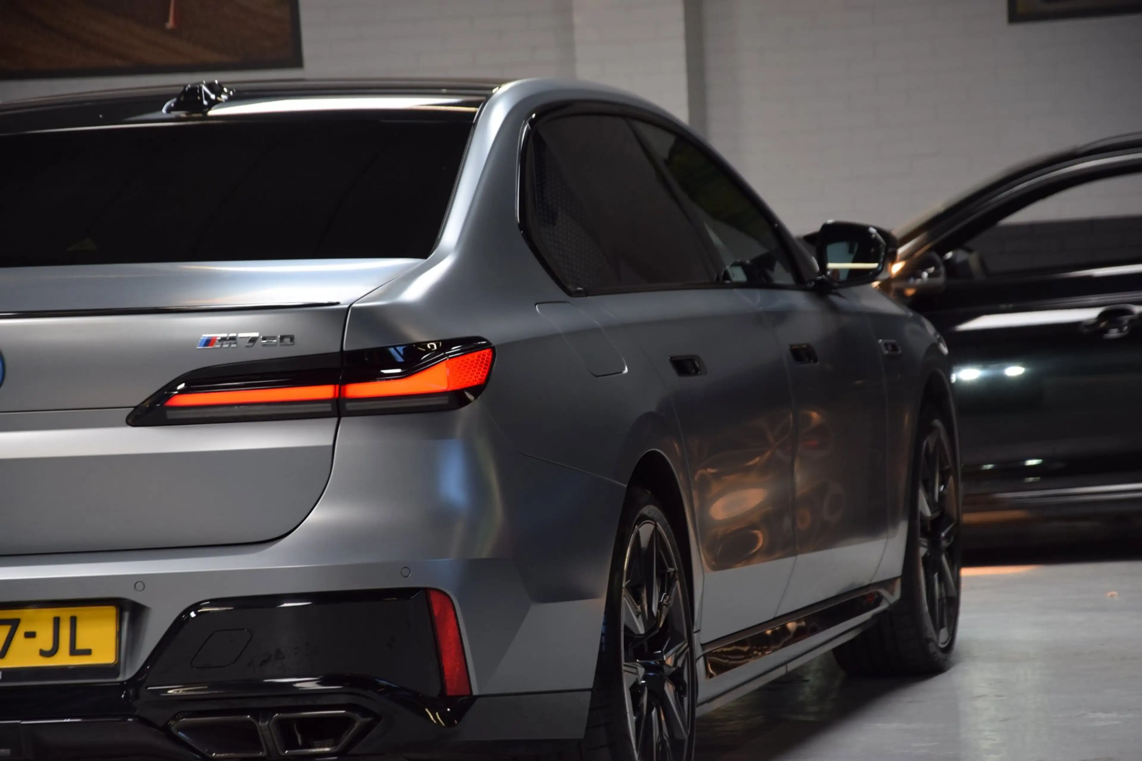 BMW 760 7-serie M760e xDrive Navi|Massage|Theater Screen|A — photo 33