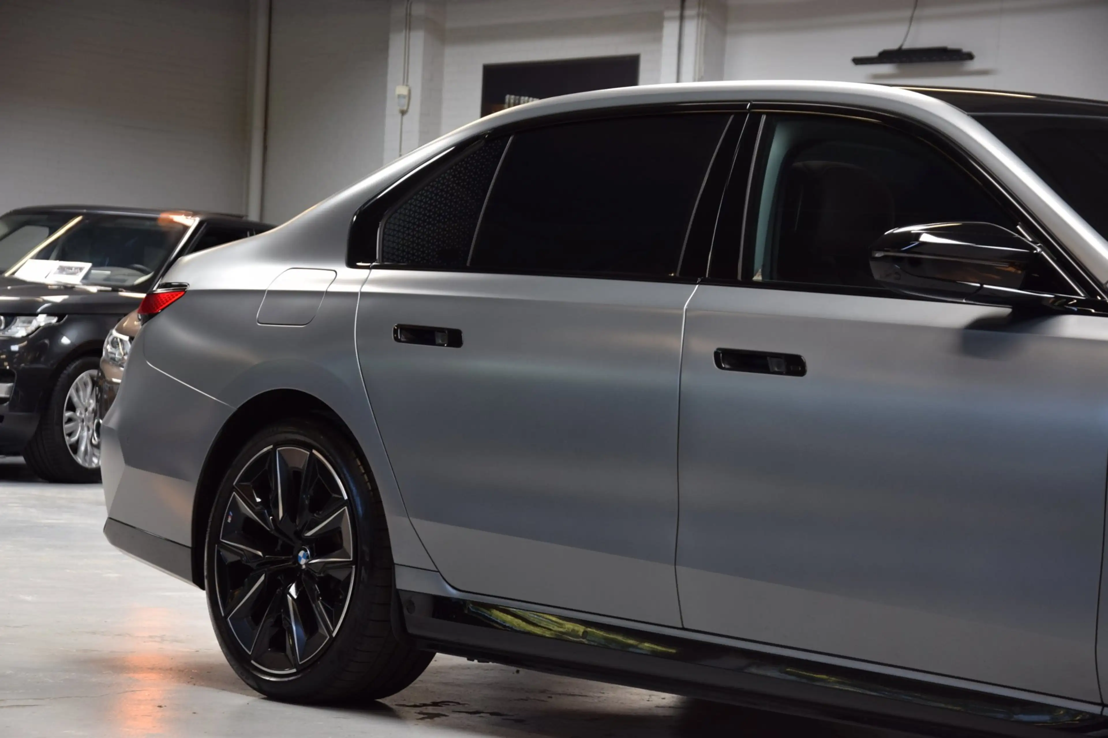 BMW 760 7-serie M760e xDrive Navi|Massage|Theater Screen|A — photo 28