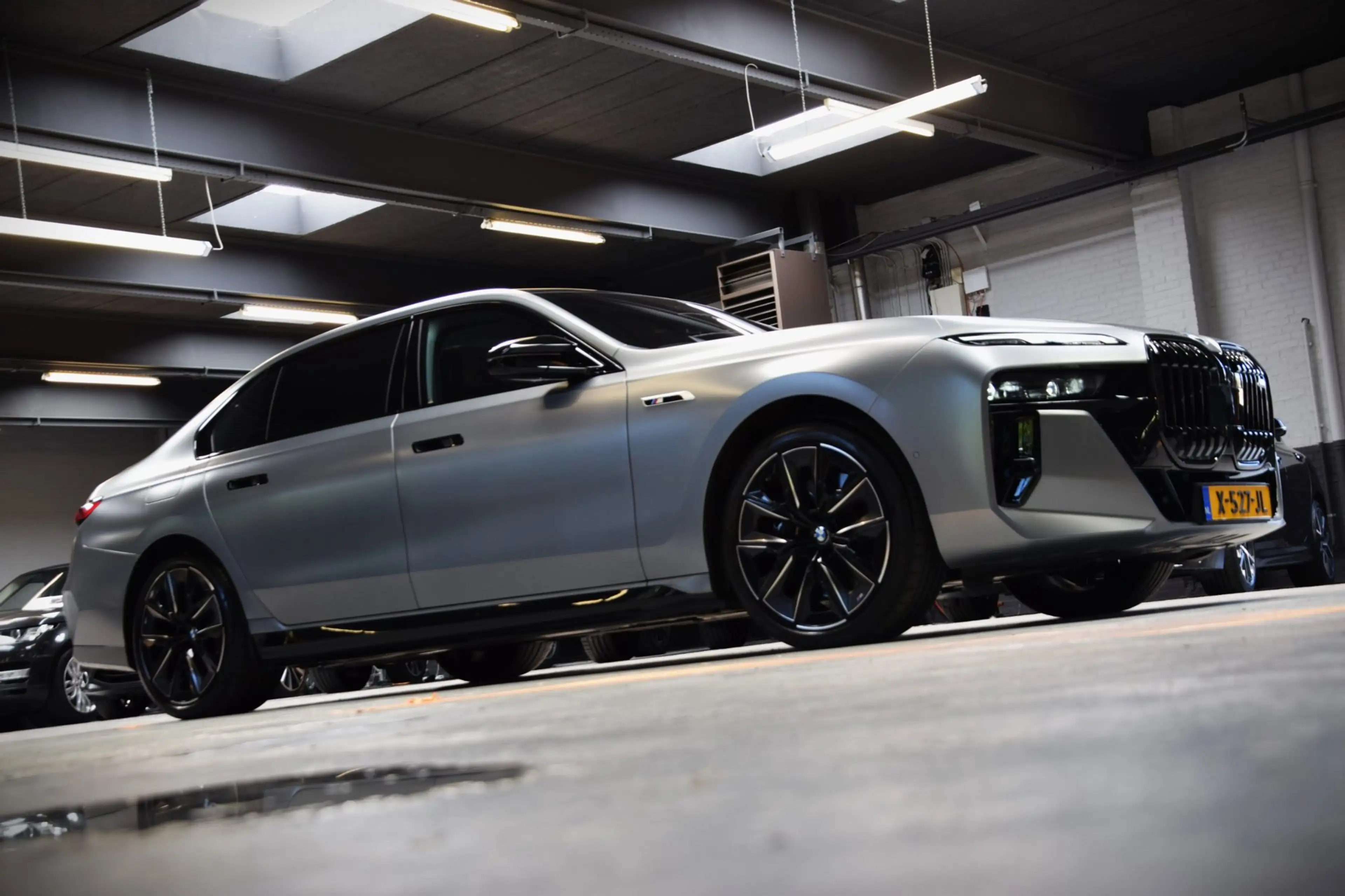 BMW 760 7-serie M760e xDrive Navi|Massage|Theater Screen|A — photo 26