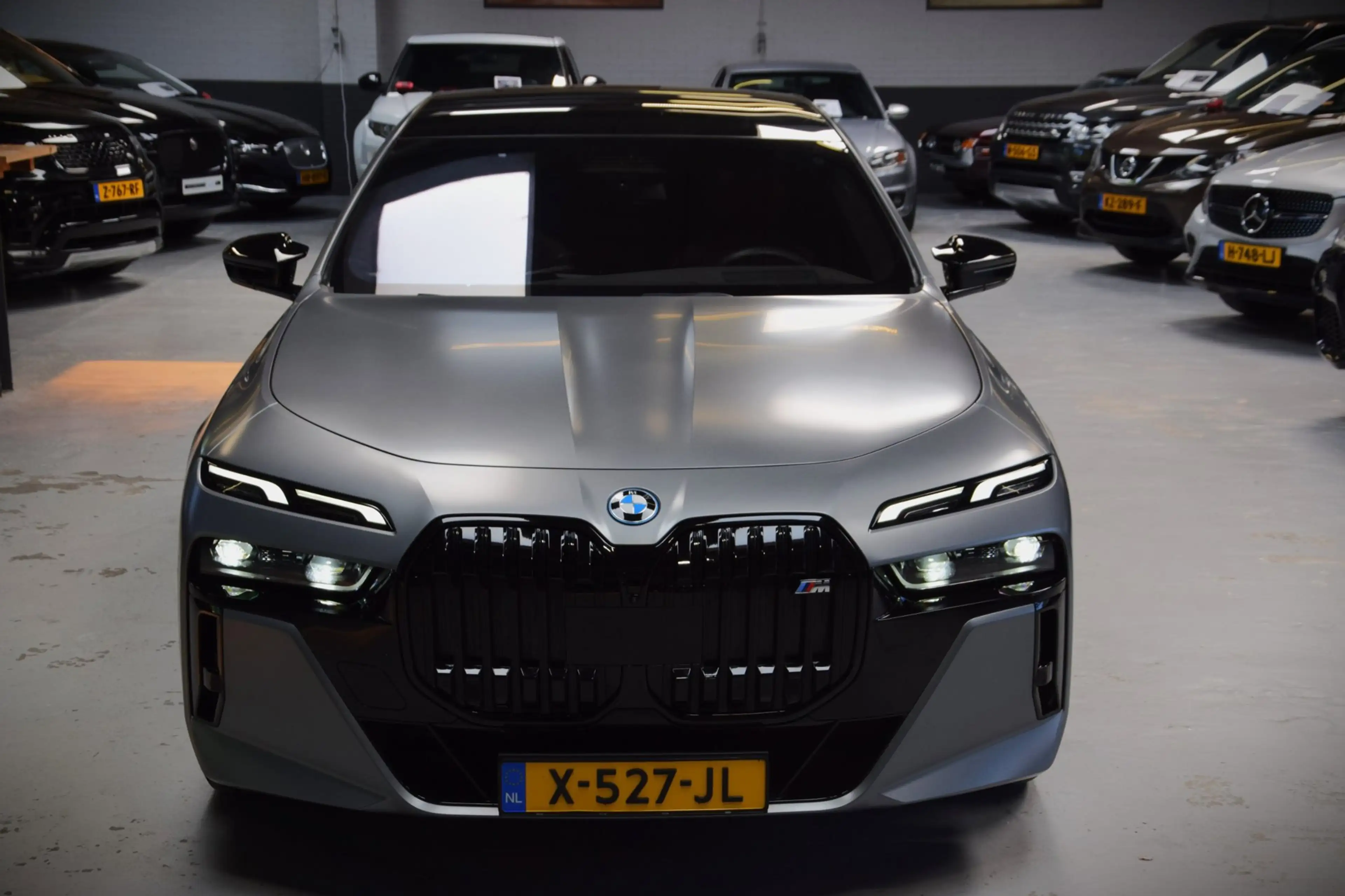 BMW 760 7-serie M760e xDrive Navi|Massage|Theater Screen|A — photo 16