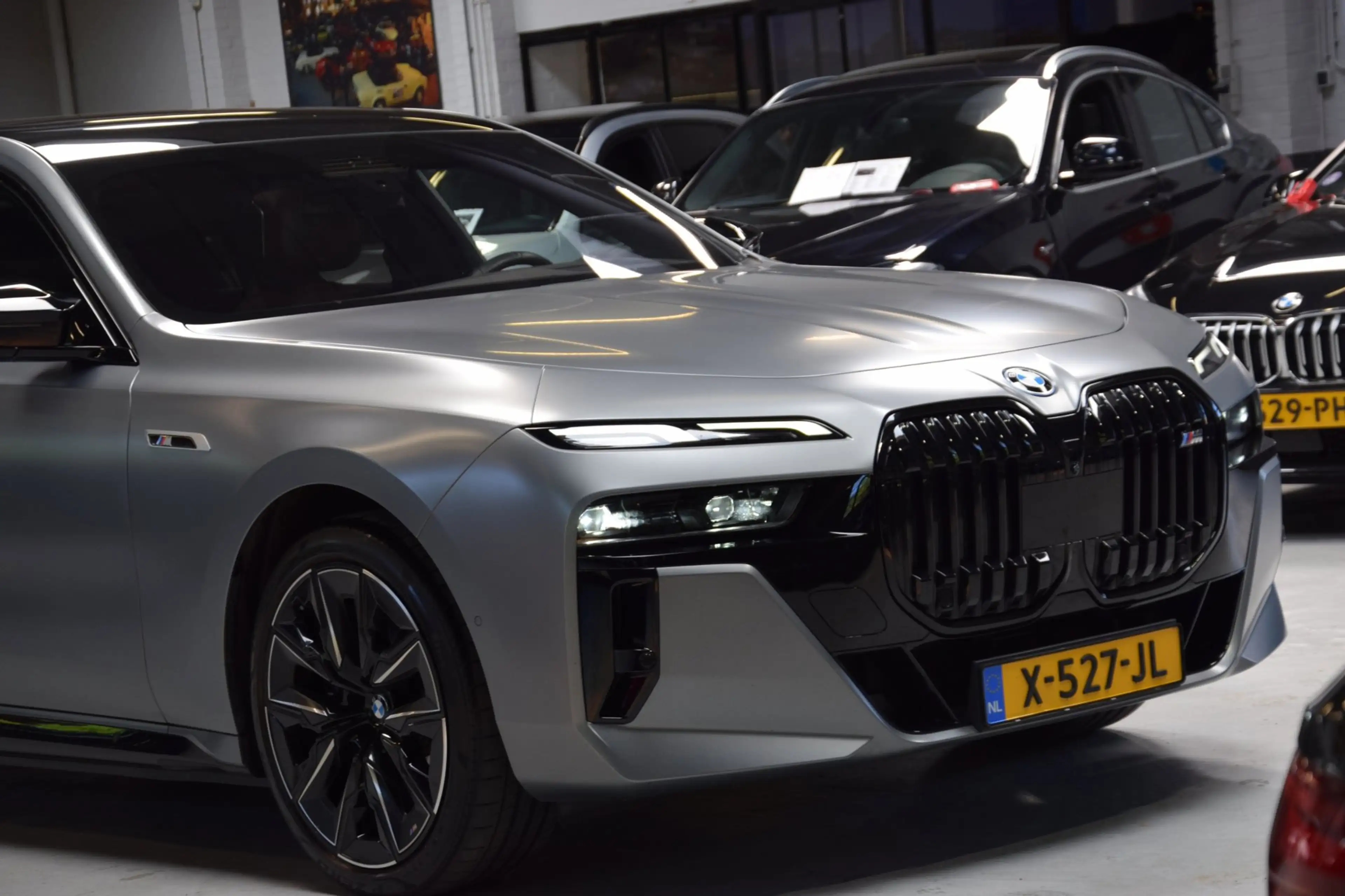 BMW 760 7-serie M760e xDrive Navi|Massage|Theater Screen|A — photo 23