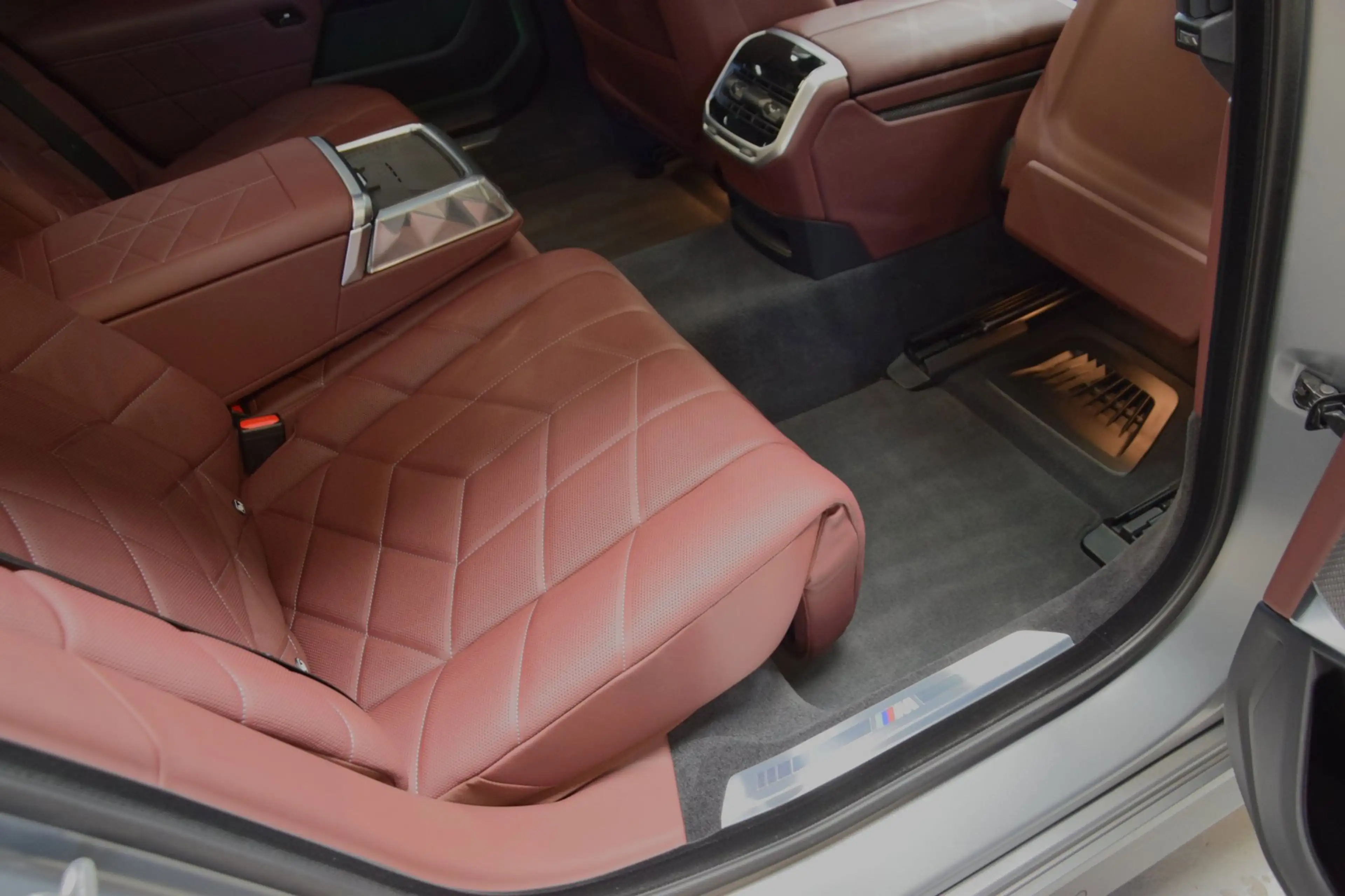 BMW 760 7-serie M760e xDrive Navi|Massage|Theater Screen|A — photo 34