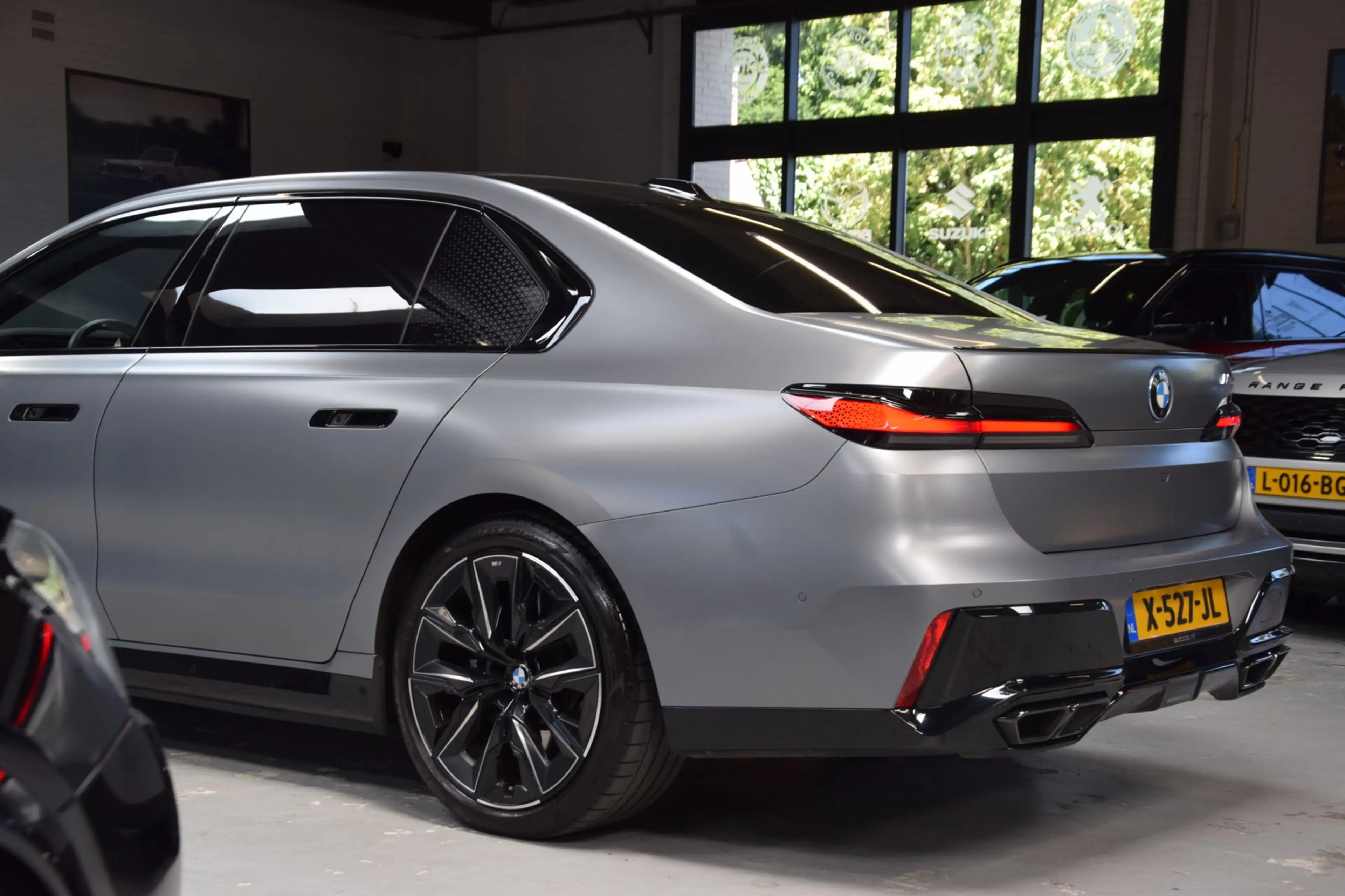 BMW 760 7-serie M760e xDrive Navi|Massage|Theater Screen|A — photo 41