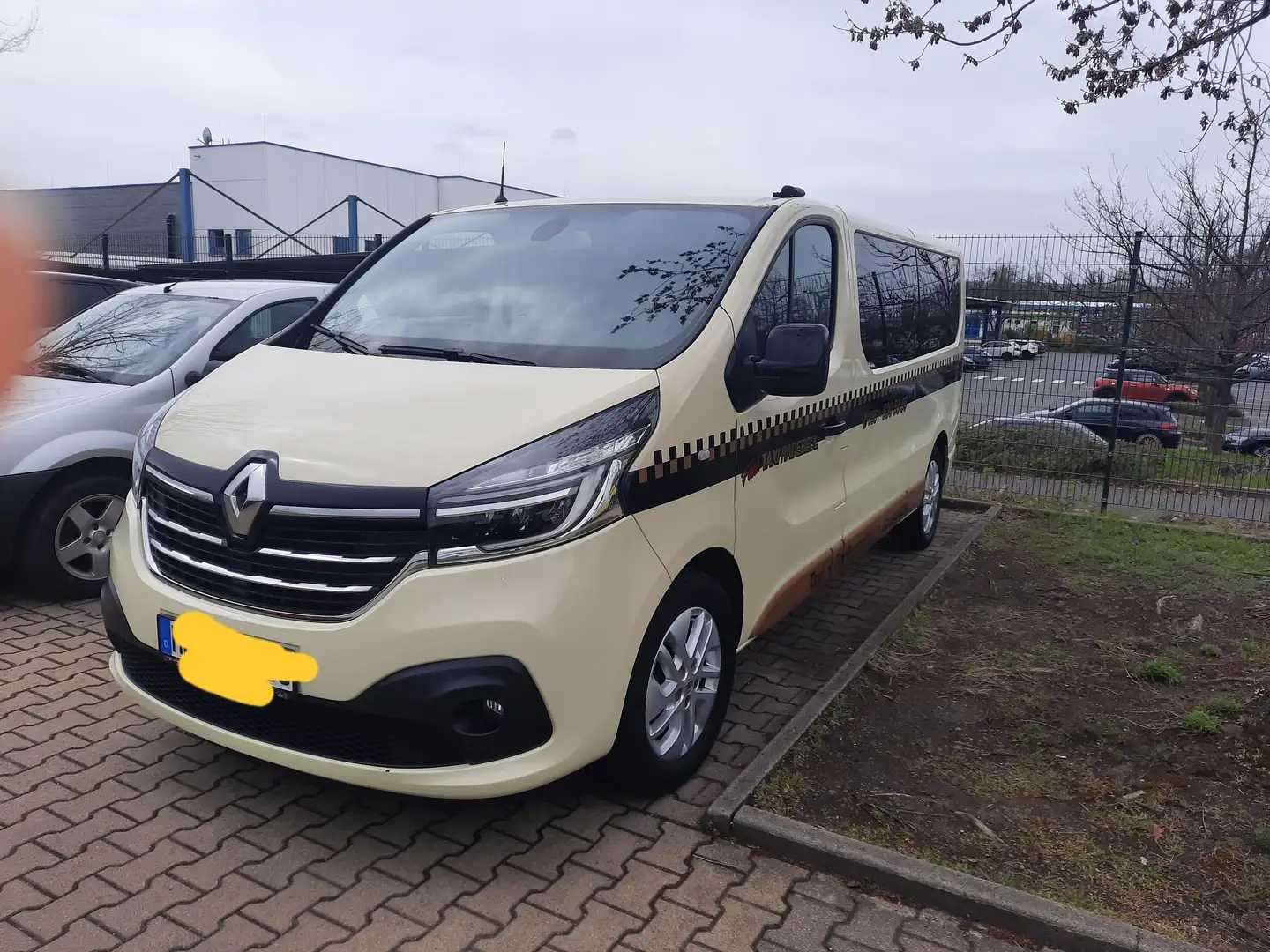 Renault Trafic TAXI - LANG - ENERGY dCi 145 Combi Spaceclass TAXI bež - 2