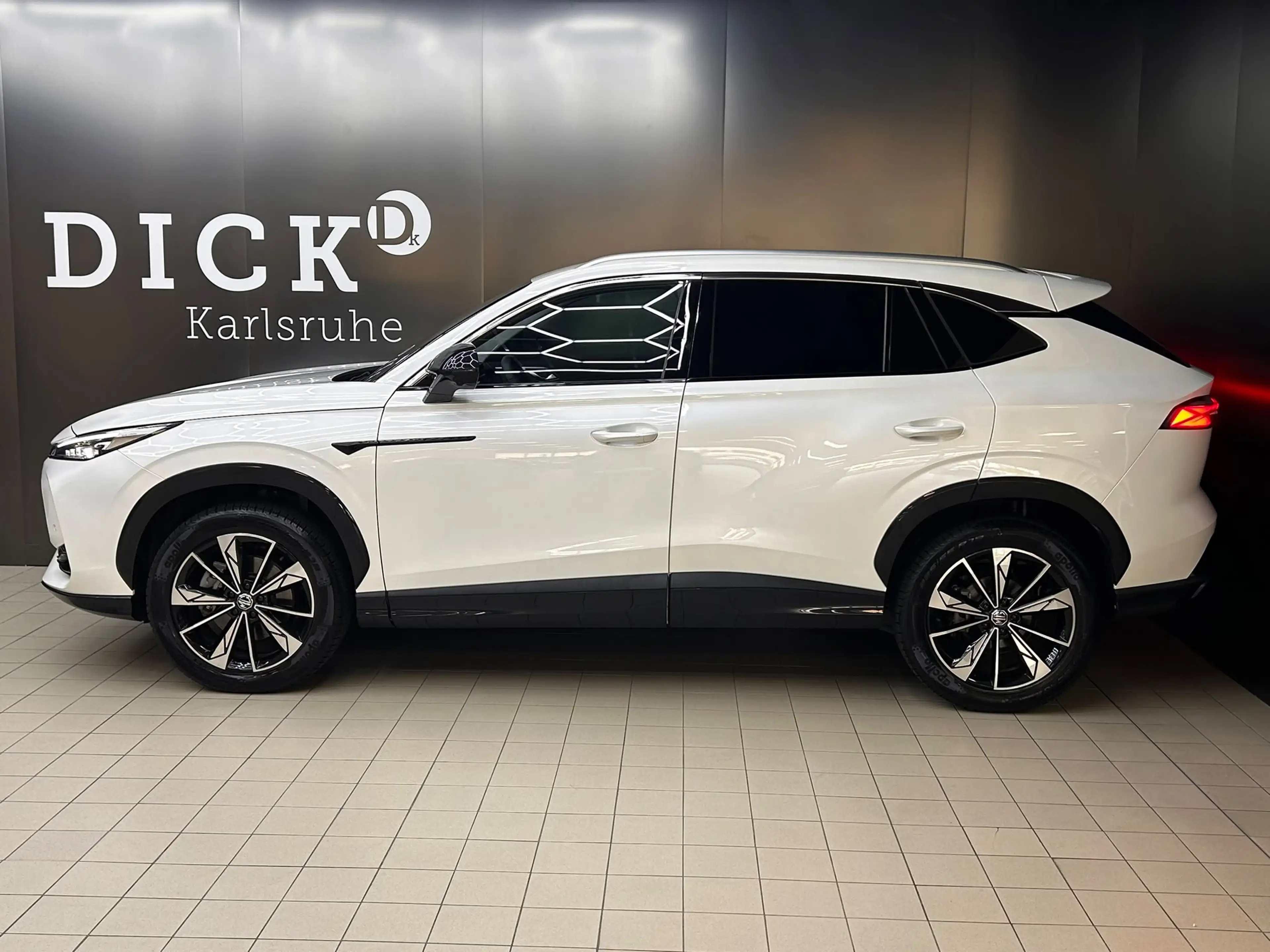 MG HS 1.5 TGDI Luxury >NAV+360+VIRTU+ACC+LEDER+SHZ+ — photo 4