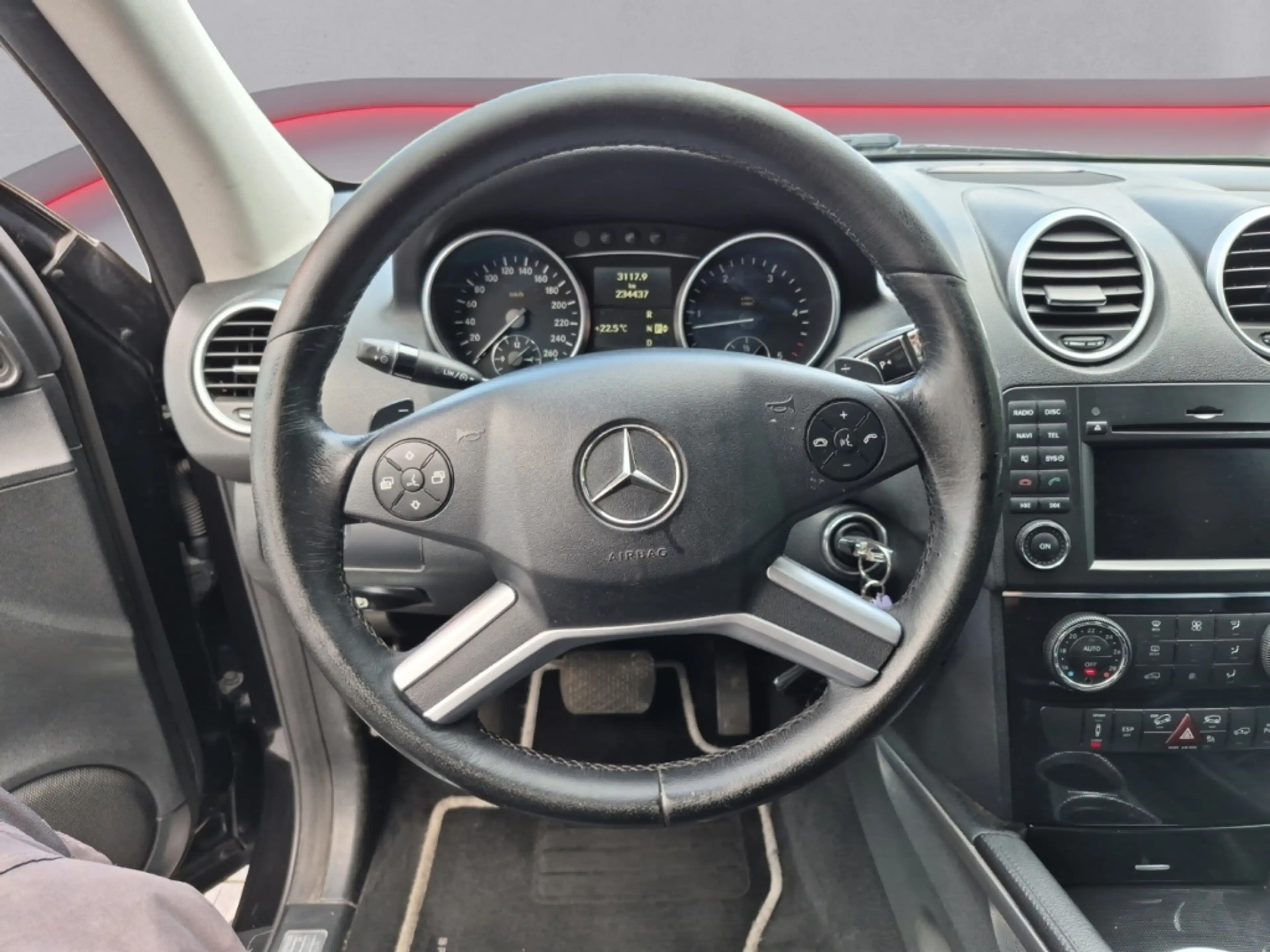Mercedes-Benz ML 320 CDI 4Matic Sportp. Luftf. AHK Navi Leder Xenon PDC — photo 13