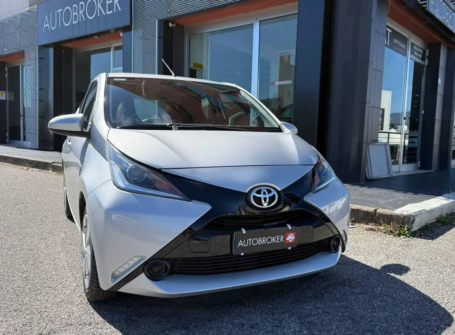 Toyota Aygo 1.0 VVT-i 69 CV 5 porte x-business Grigio - 2