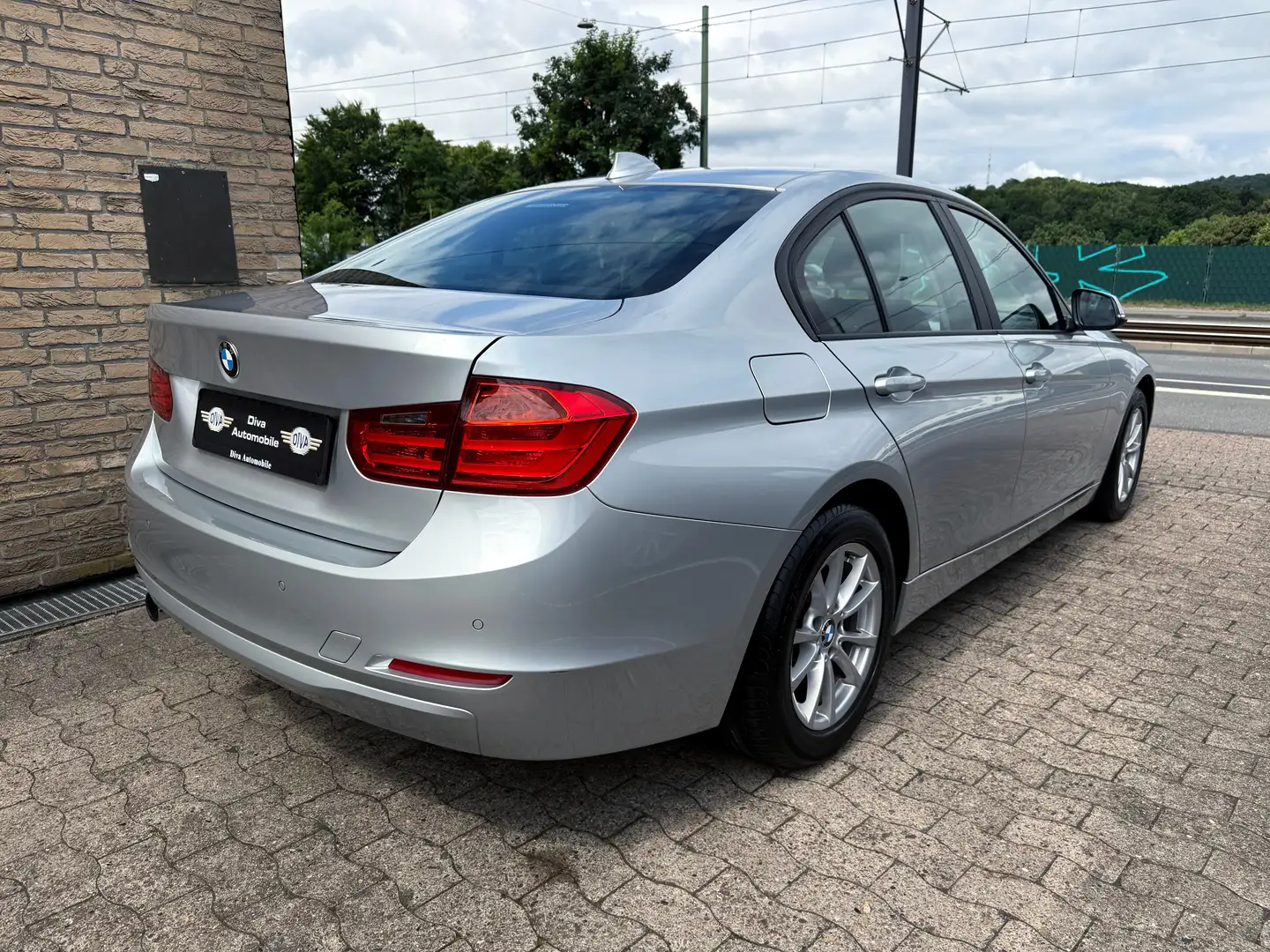 BMW 320 320 i Limousine 1.Hand, Automatik, erst 26Tkm Grau - 2