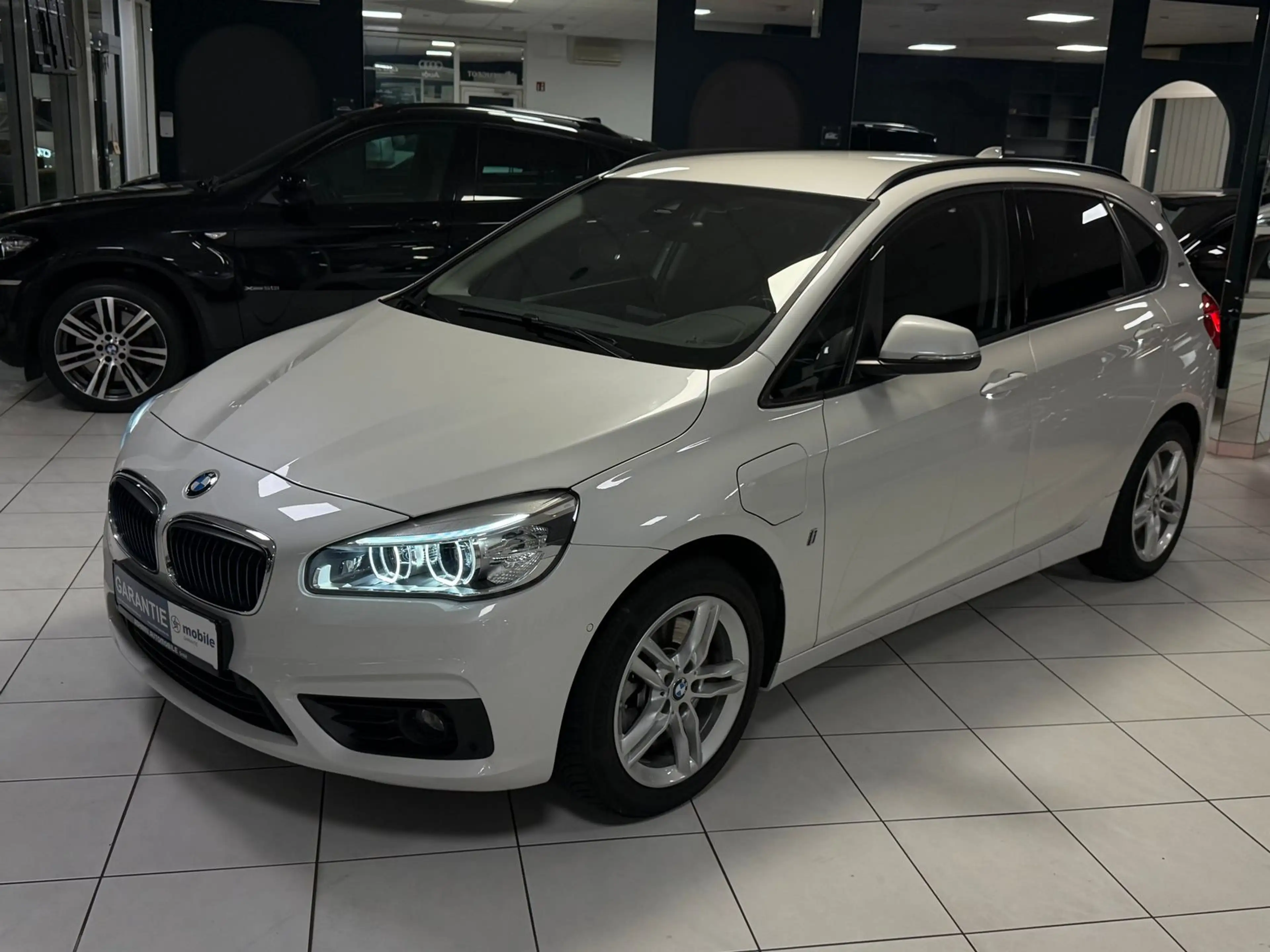 BMW 225 BMW 225xe iPerformance 94,4% LED Navi PDC SHZ