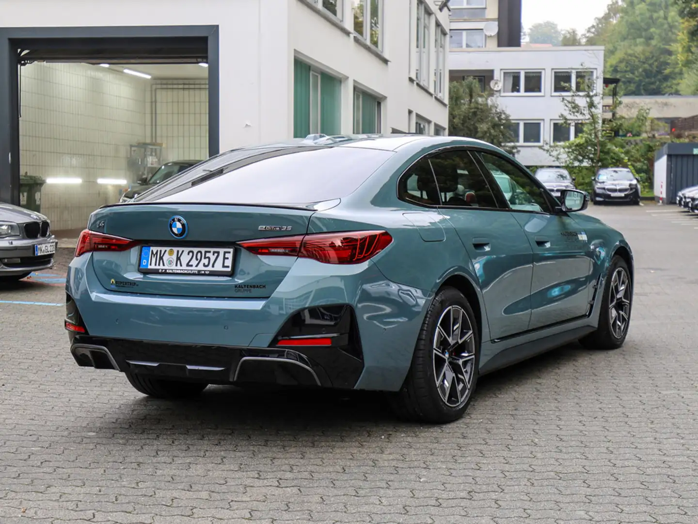 BMW i4 Gran Coupe 35 eDrive M-Sport Pro FACEL. Grün - 2