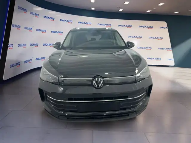 Volkswagen Tiguan view 2