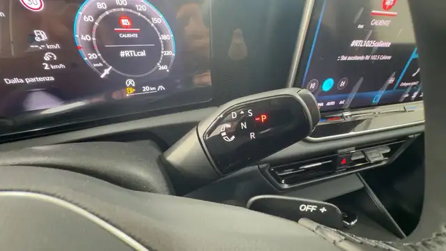 Volkswagen Tiguan view 13