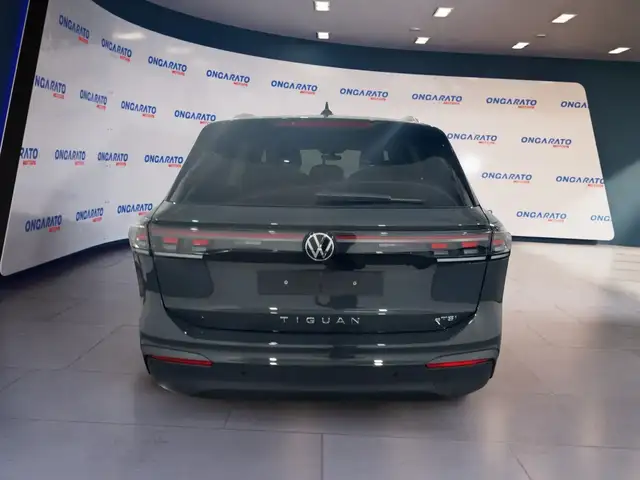 Volkswagen Tiguan view 5