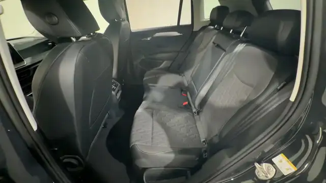Volkswagen Tiguan view 14