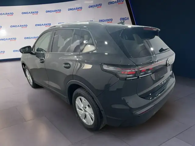 Volkswagen Tiguan view 6