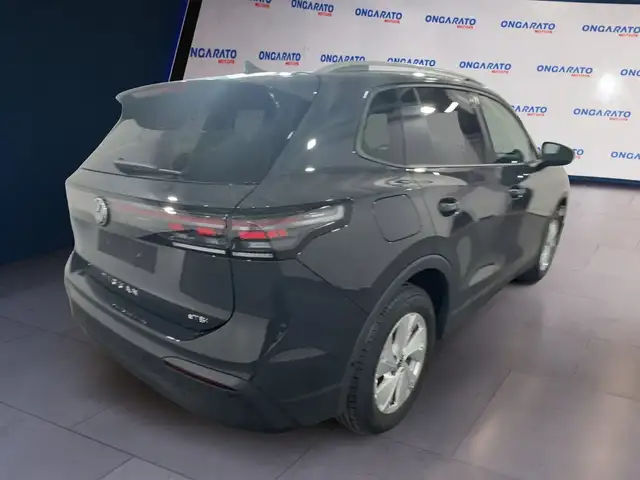 Volkswagen Tiguan view 4