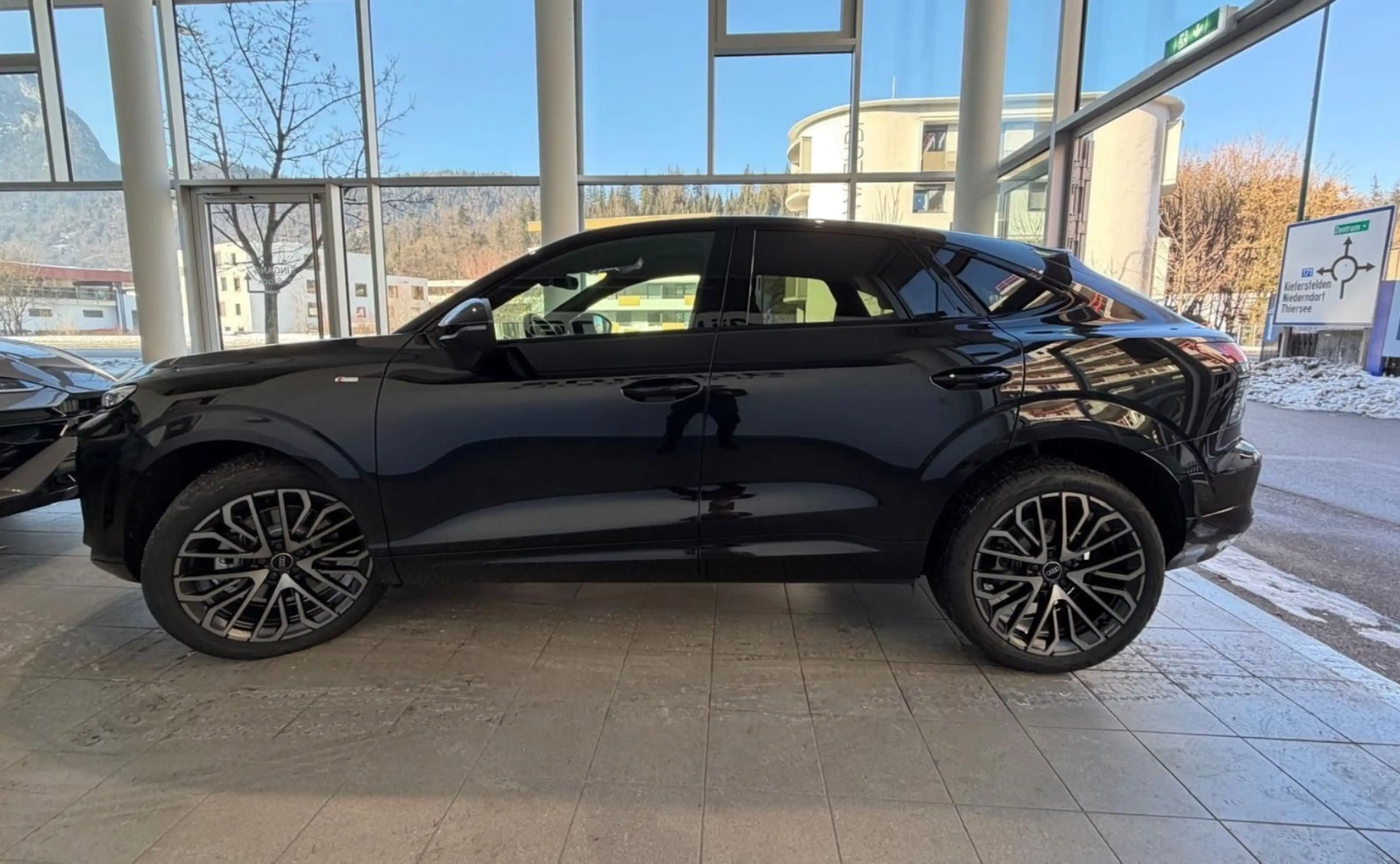 Audi Q3 quattro SPORTBACK 142 kW/sw-sw/MMIpr/Tech+/20 — photo 2