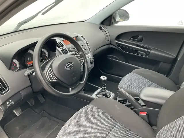 Kia Ceed view 4