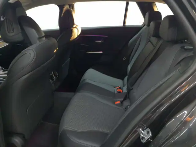 Mercedes-Benz C-Class view 13