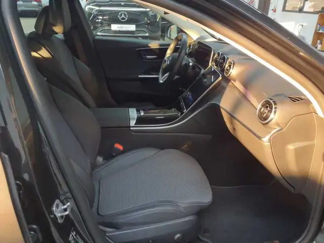 Mercedes-Benz C-Class view 8
