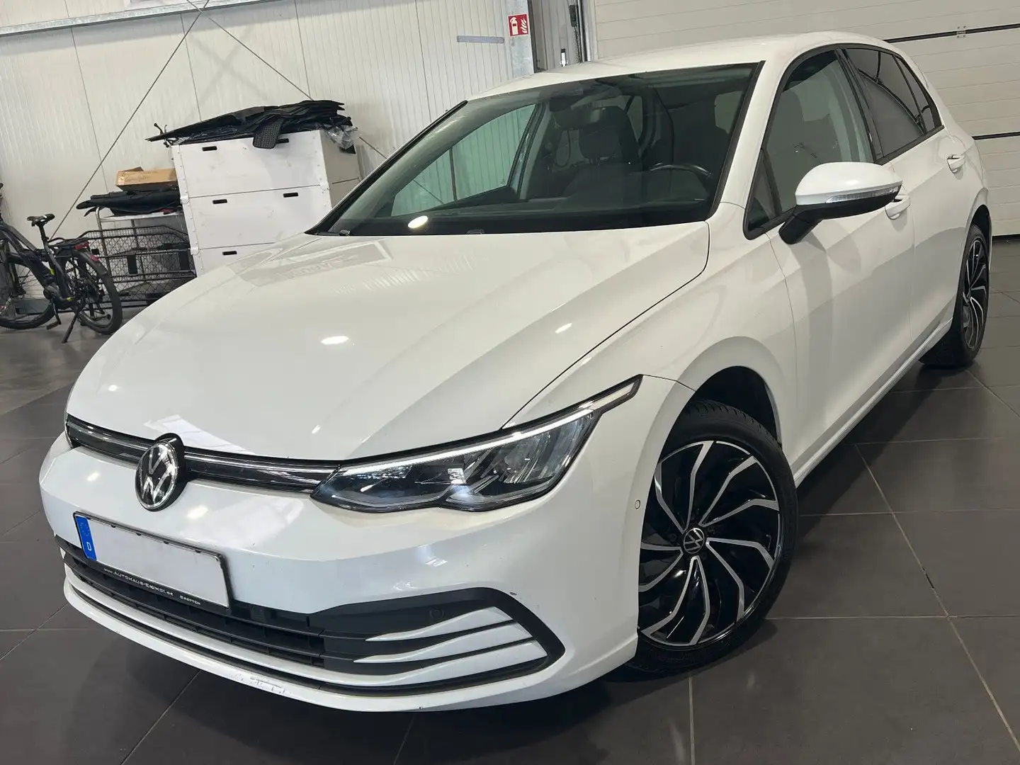 Volkswagen Golf VIII 2.0 TDi Lim. **Navi*LED*Kamera*ACC** Blanc - 1