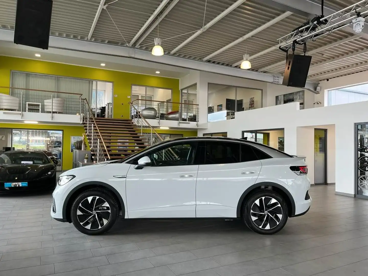 Volkswagen ID.5 Pro 128 kW, Wärmepumpe, ACC, Keyless, Bílá - 2