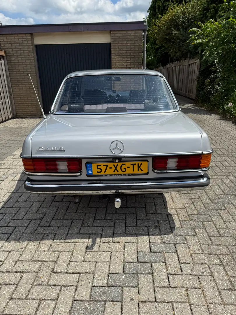 Mercedes-Benz 240 Diesel    automaat APK tot 29-1-2027 Grijs - 2
