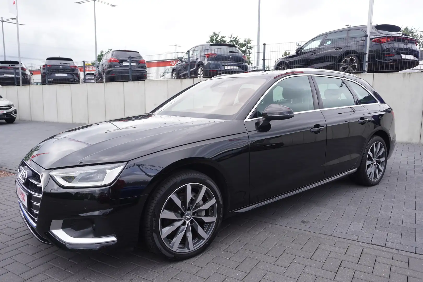 Audi A4 Avant 40 2.0 TDI quattro S line advanced AHK Schwarz - 2