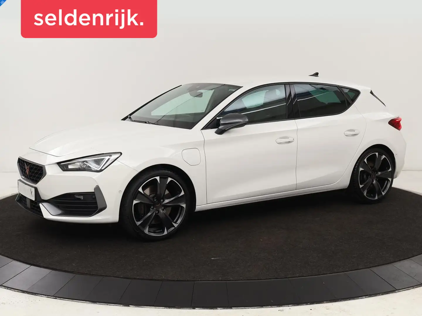CUPRA Leon 1.4 e-Hybrid VZ | 245pk | Stoel & stuurverwarming Wit - 1