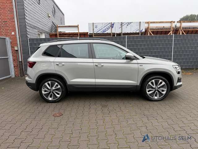 Skoda Karoq Tour 1.5 TSI DSG AHK Navi LED ACC El. Heckklappe